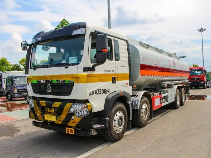 HOWO TX 8x4 Fuel Tank Truck