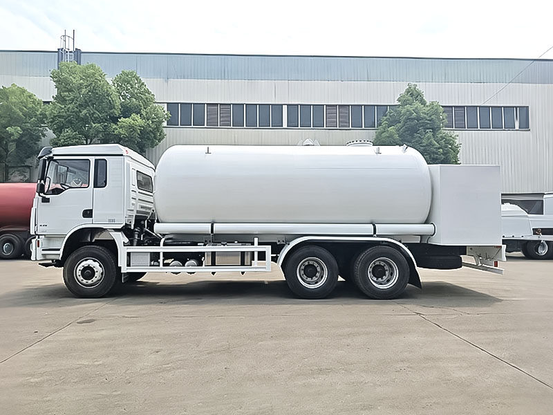 SHACMAN 6x4 20m³ LPG bobtail truck