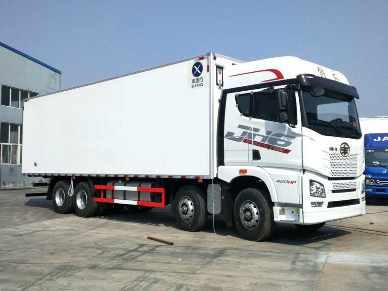 FAW JH6 420HP 8x4 Refrigerated Truck