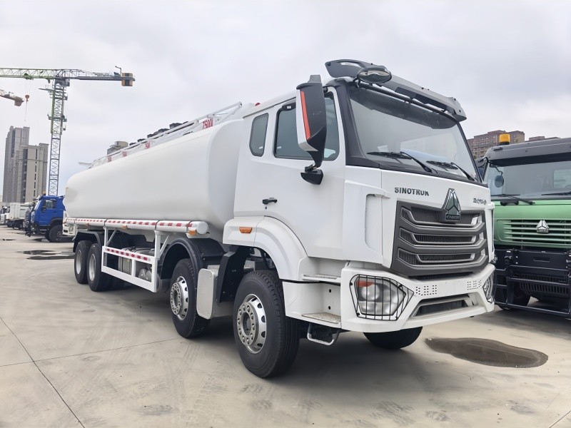howo nx 8x4 371 fuel tanker truck-5 imgi_12_en-NX---2-