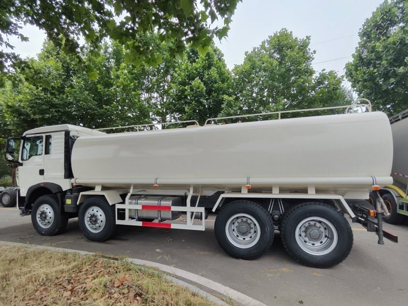 HOWO NX 8x4 Water Tank Truck