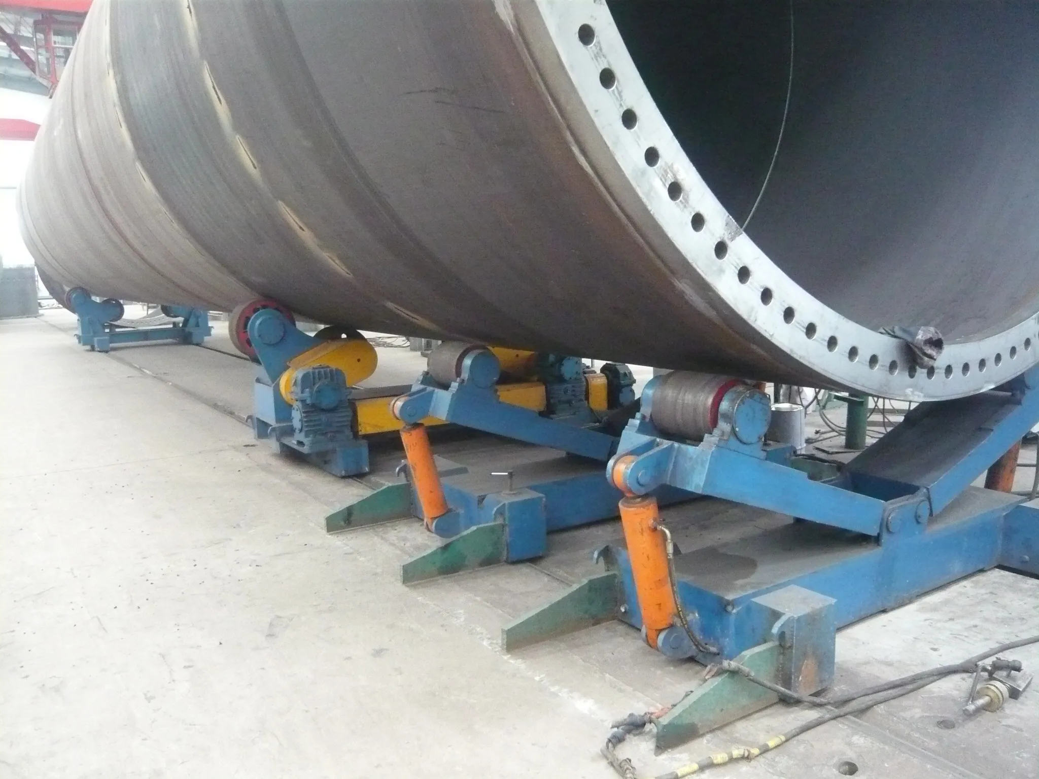 How to Choose Pipe Turning Rolls for Heavy Vessel Welding How to Choose Pipe Turning Rolls for Heavy Vessel Welding