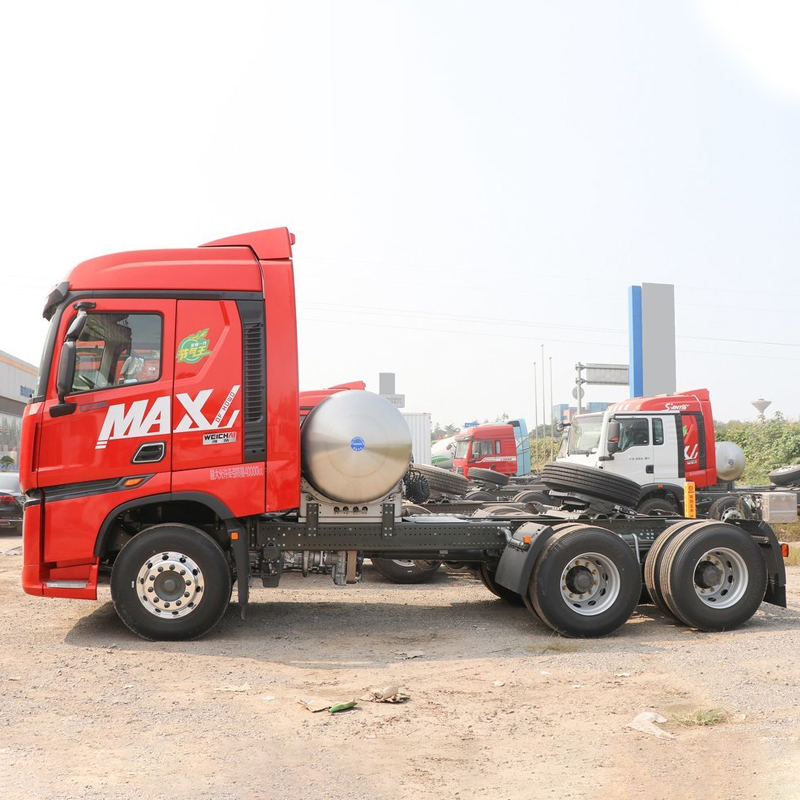 Sinotruk HOWO Max heavy truck 530 HP 4X2 LNG tractor