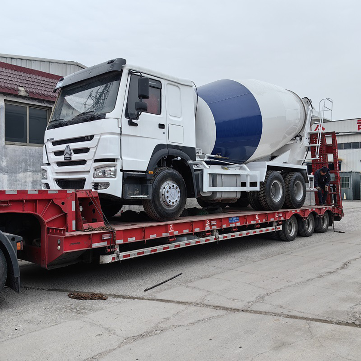 Export Sinotruk Howo 371 64 Concrete Mixer Truck