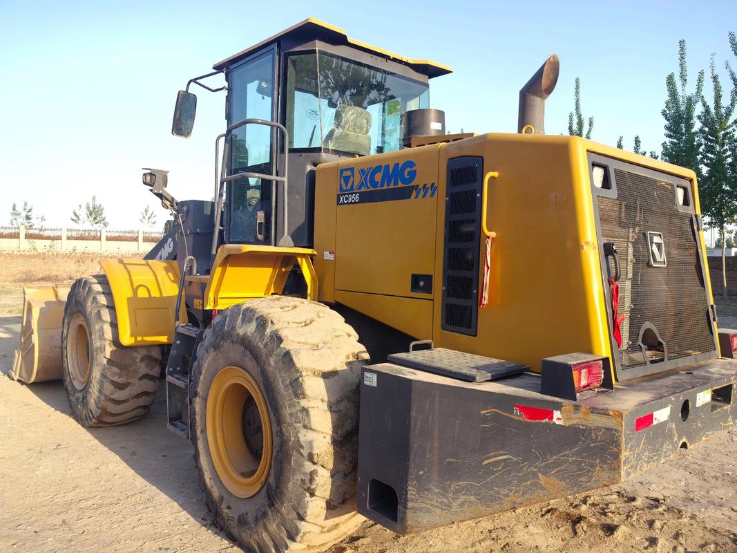 Easy-to-operate used loaders