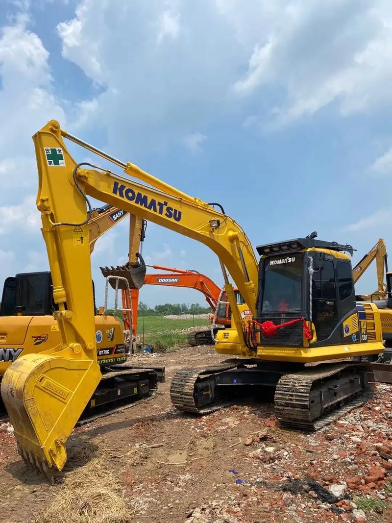 Tracked excavator