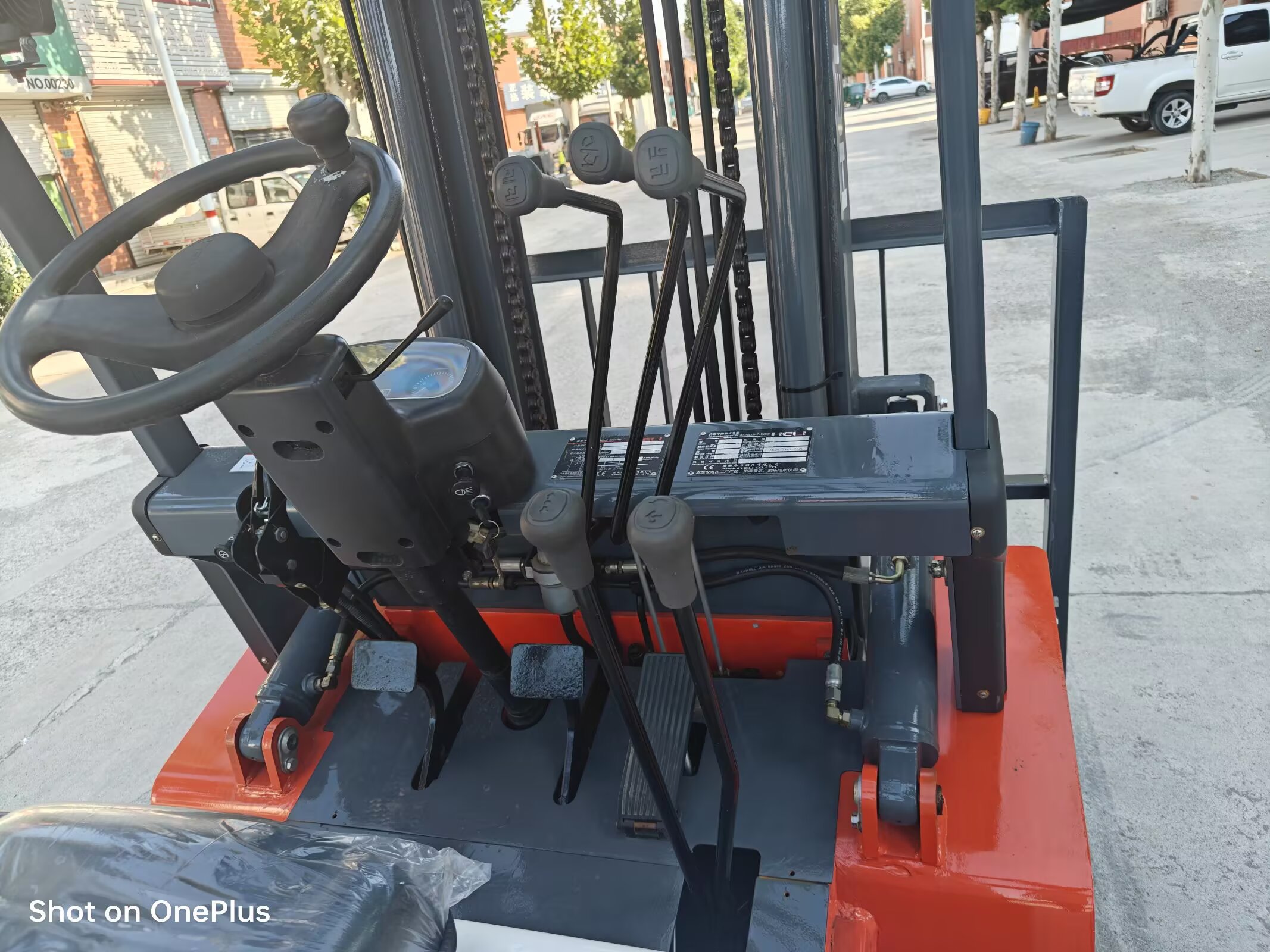 Electric forklift
