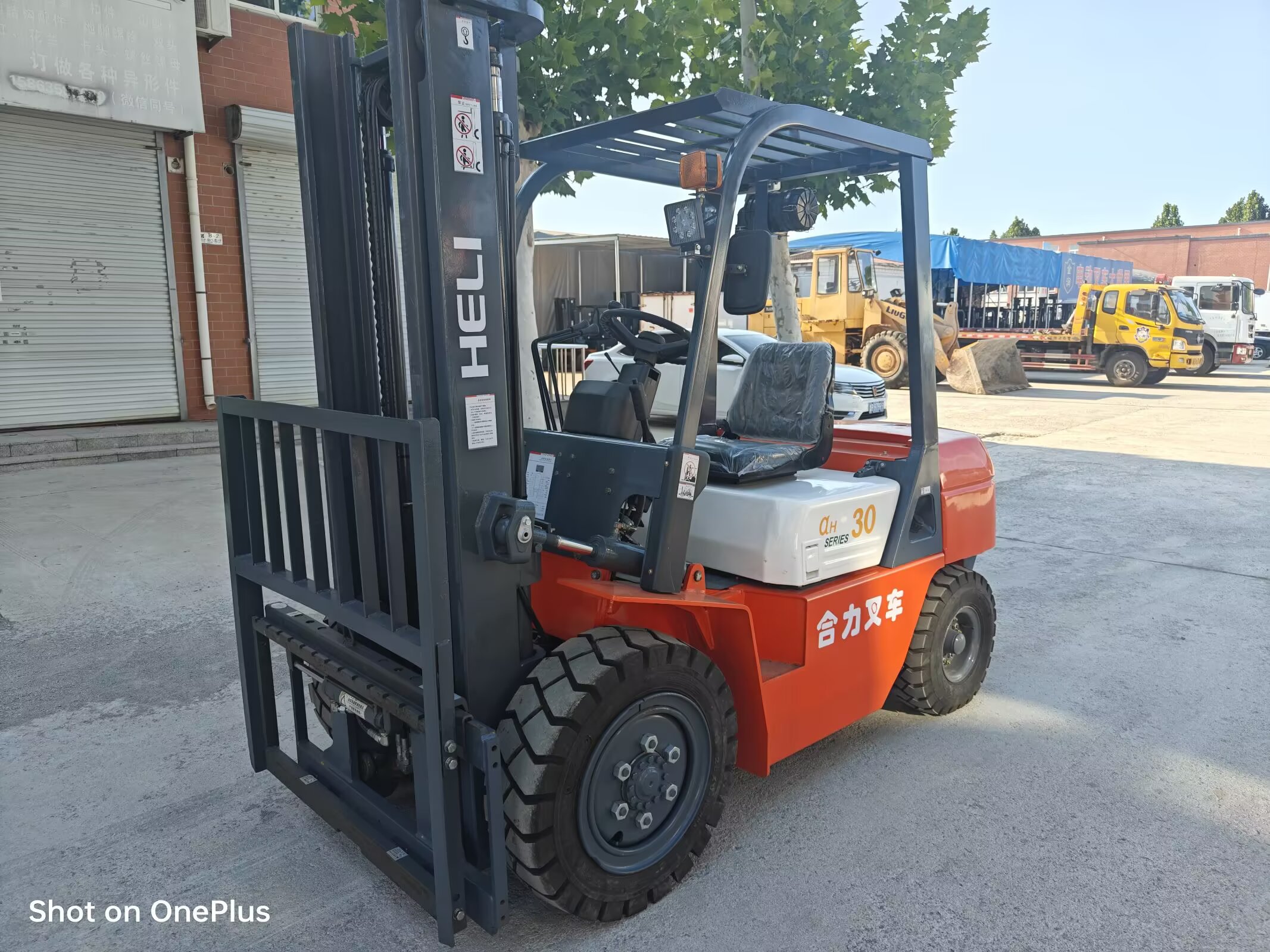 Electric forklift