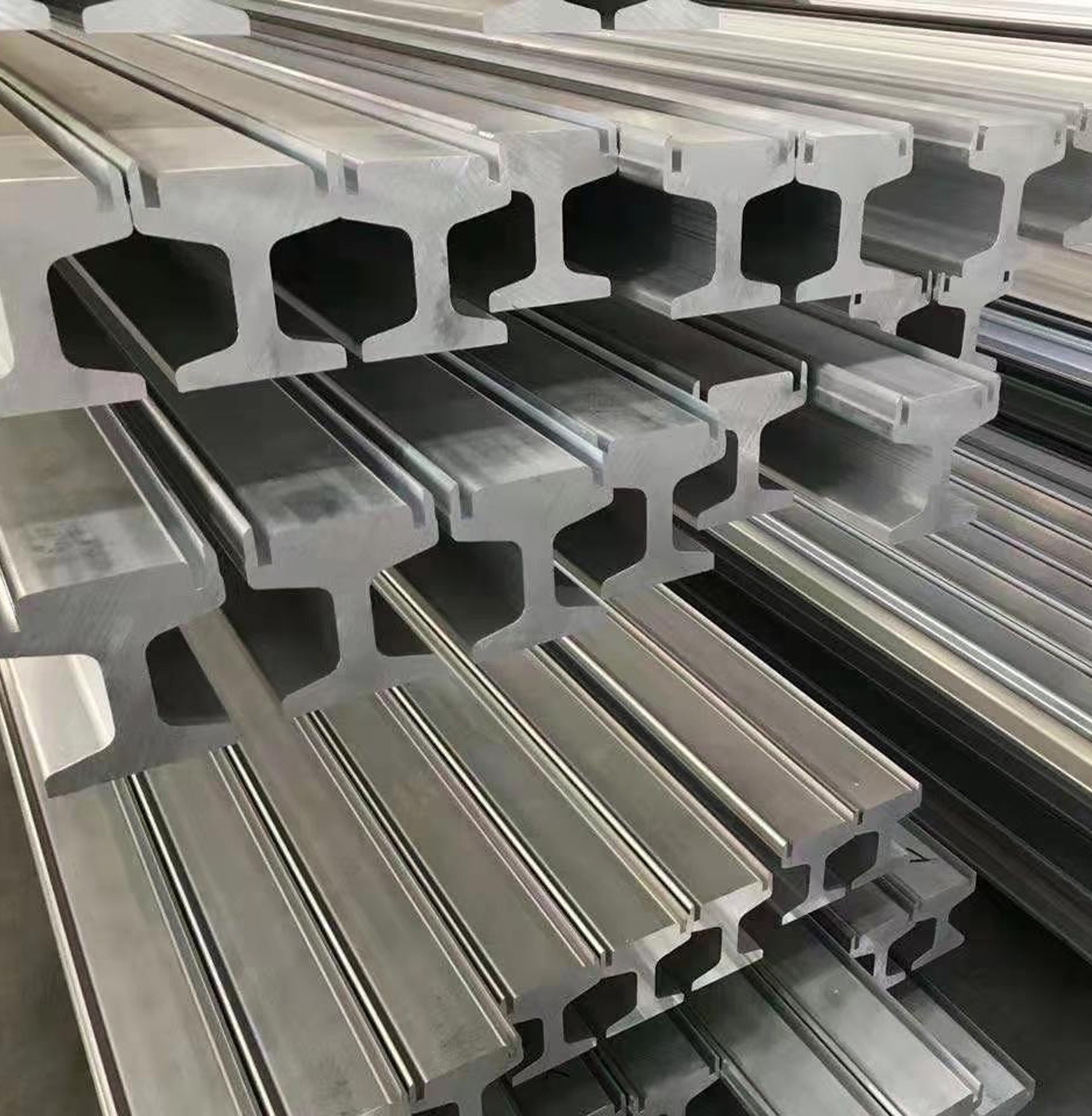 Multi-Material Industrial Aluminum Profiles Undergo Segmented Iteration, Precisely Adapting to Diverse Scenarios in Construction and Industry