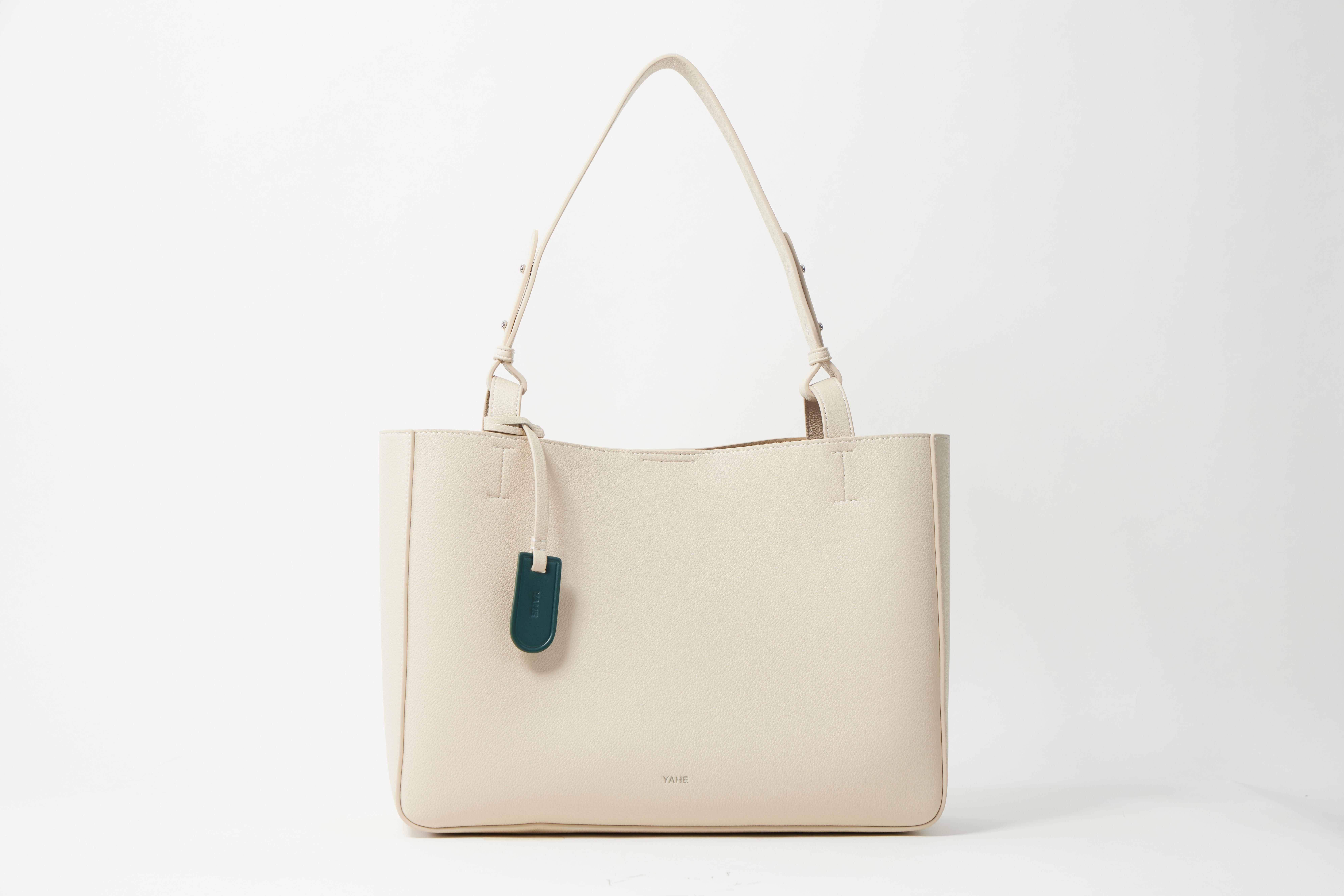 Litchi pattern / Large capacity tote bag