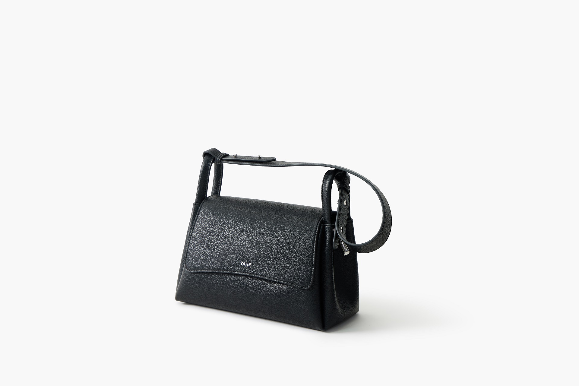 Litchi pattern / Flip-top messenger bag