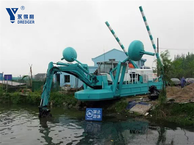 Amphibious Multifunctional Dredger