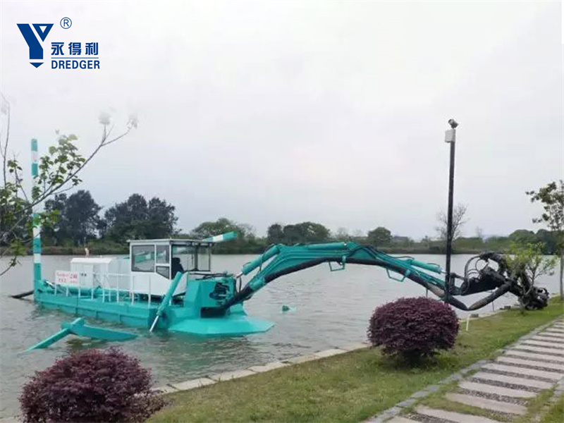 Amphibious Multifunctional Dredger