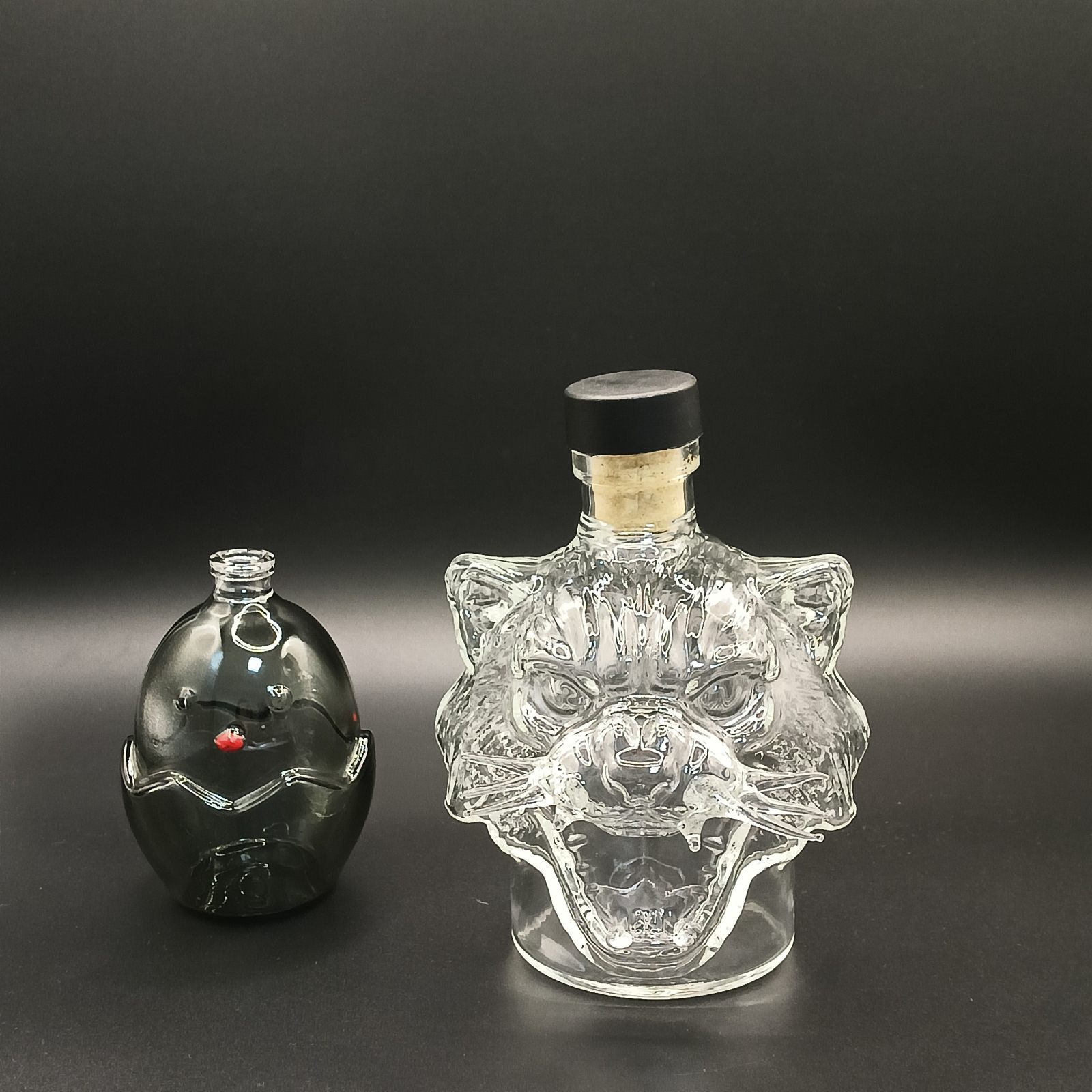 p-5，Snack Shaped glass bottle