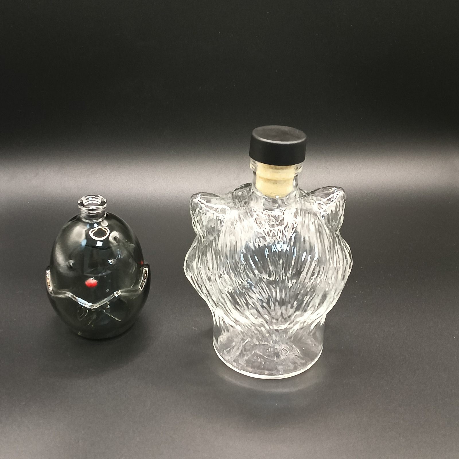 p-5，Snack Shaped glass bottle
