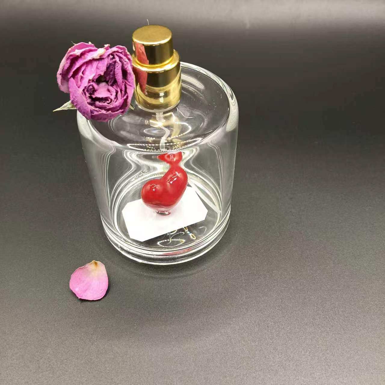 p-4，Snack Shaped glass bottle