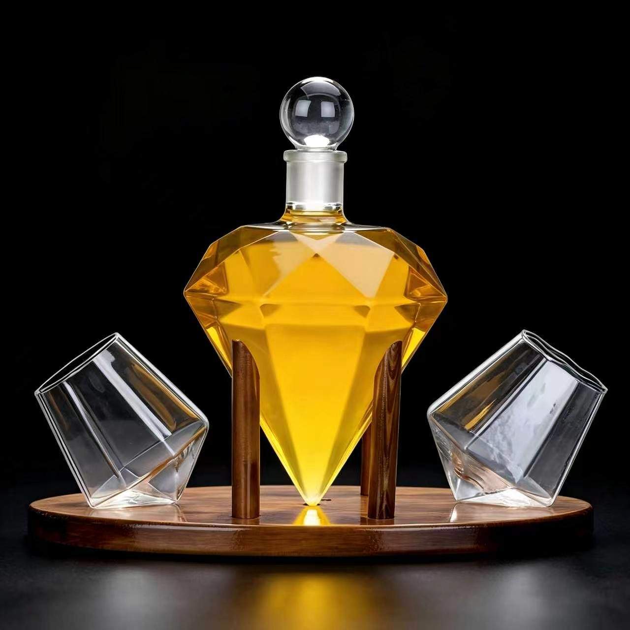 P-35，Diamond shaped glass bottle