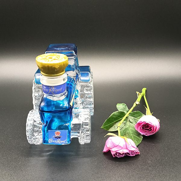 P-27，Blue Tractor shaped glass bottle