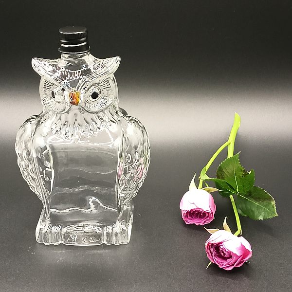 P-25，Owl shaped glass bottle