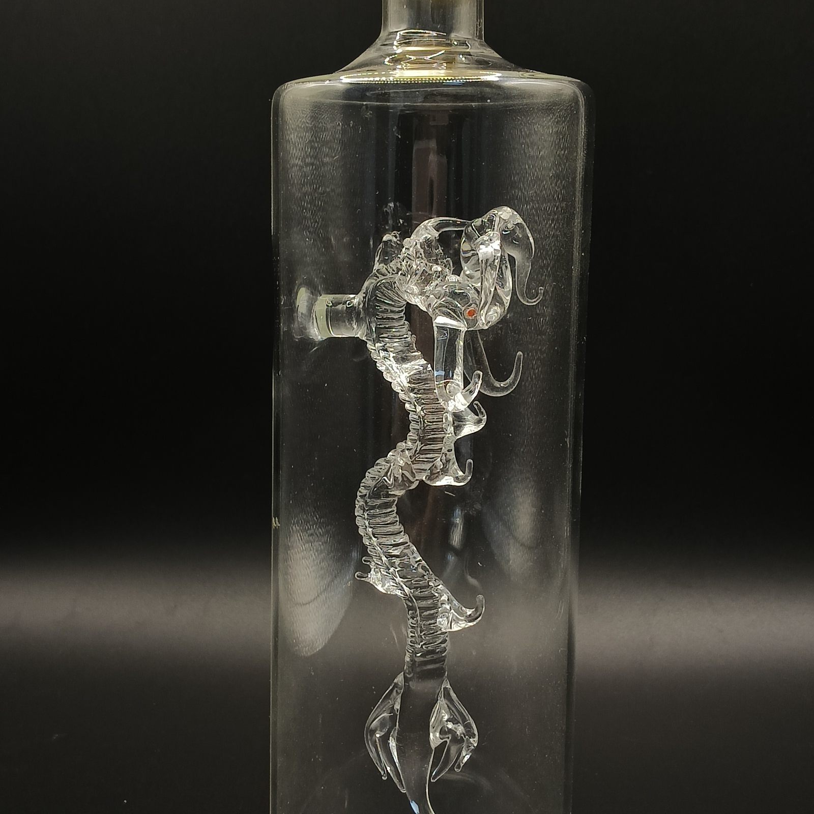 P-23，Dragon shaped insert glass bottle