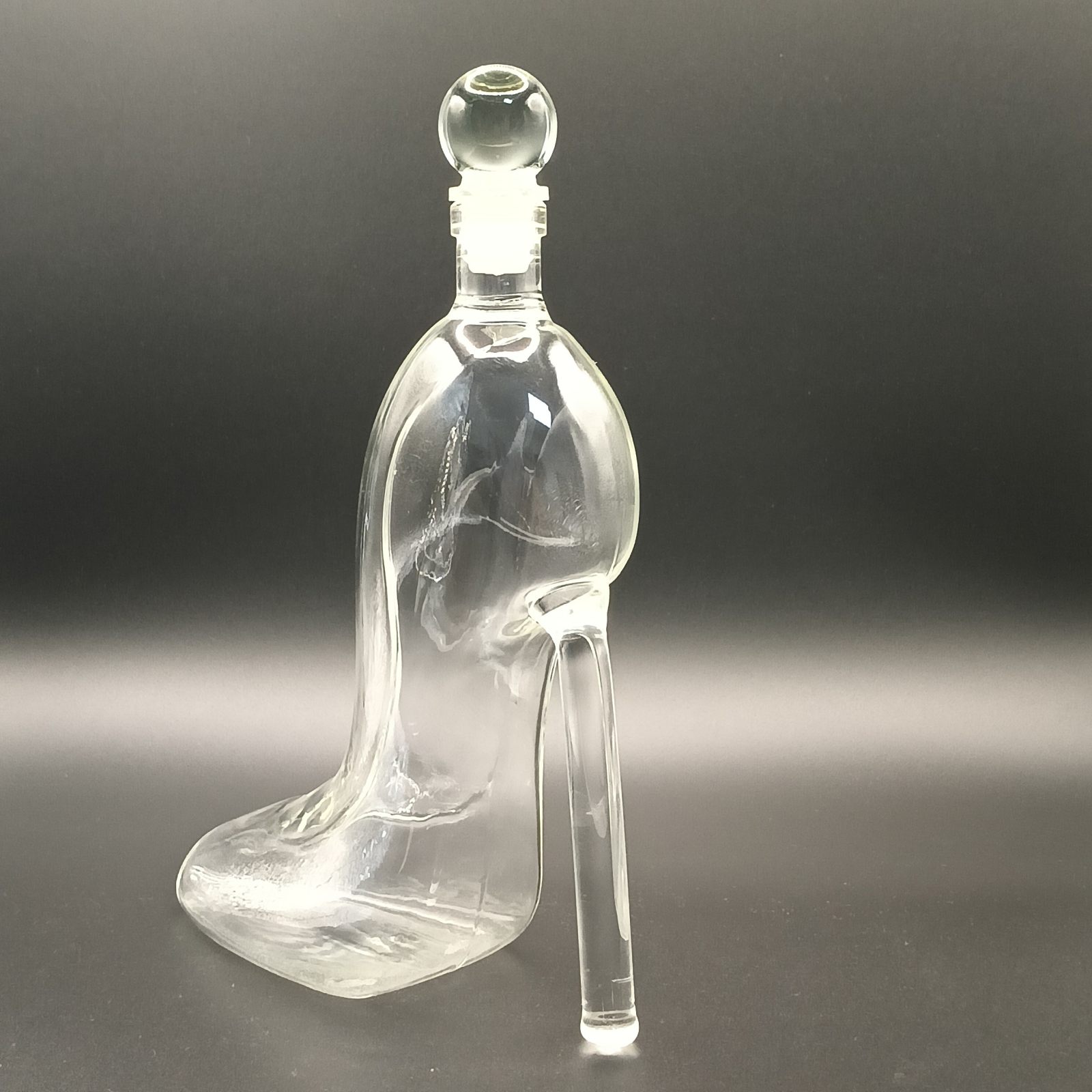 P-19，High Heel shaped glass bottle