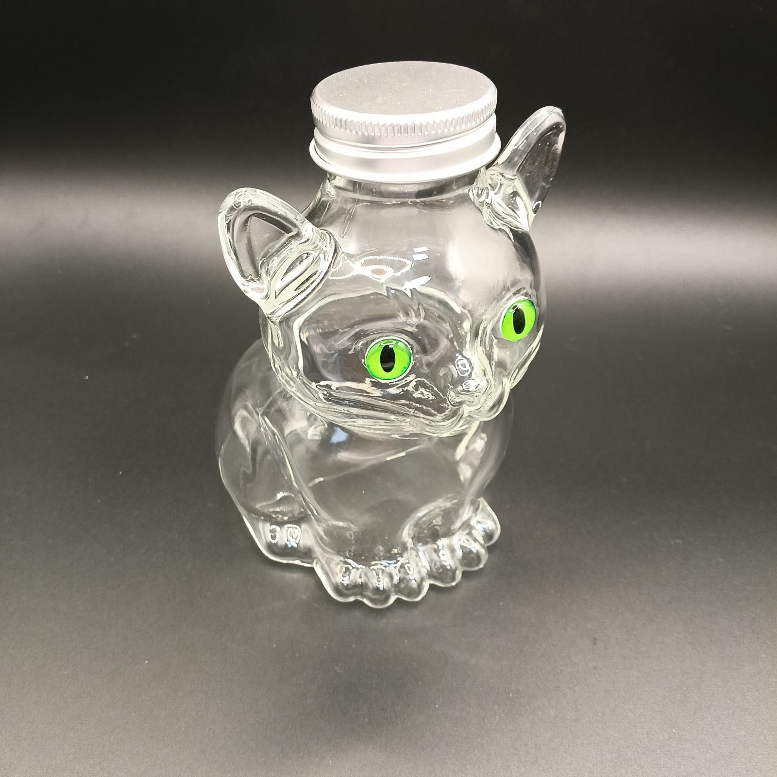 P-18，Cat shaped glass bottle