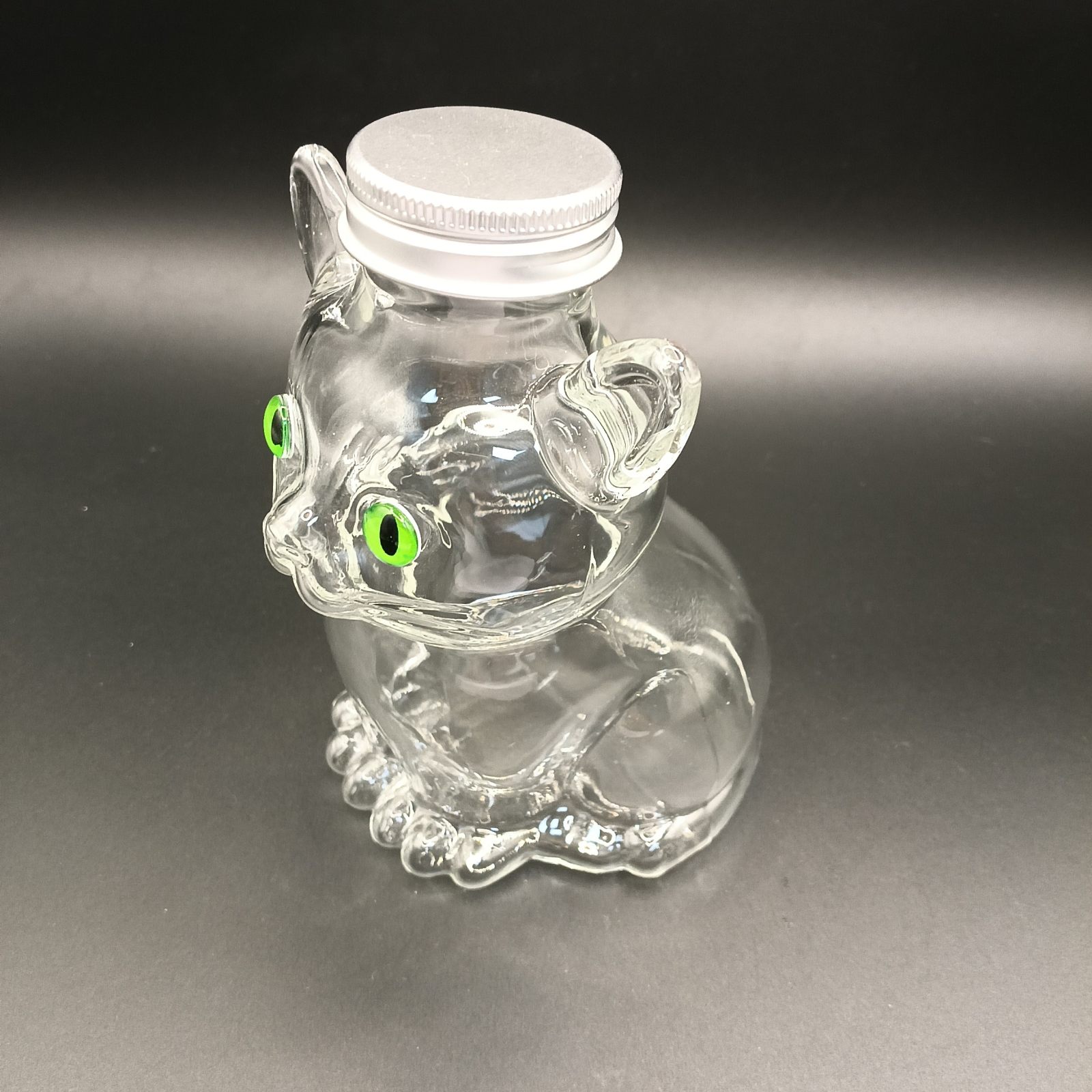 P-18，Cat shaped glass bottle