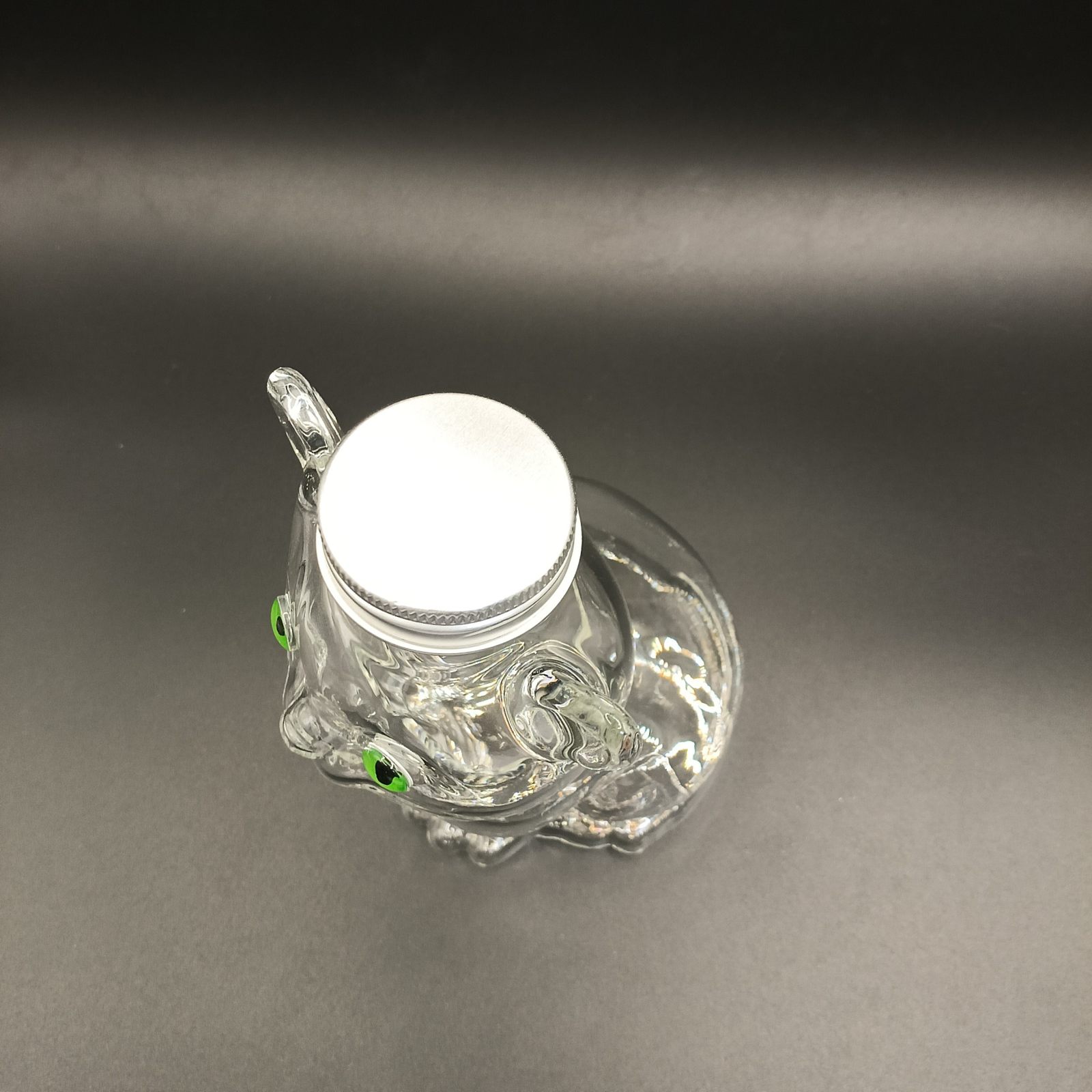 P-18，Cat shaped glass bottle