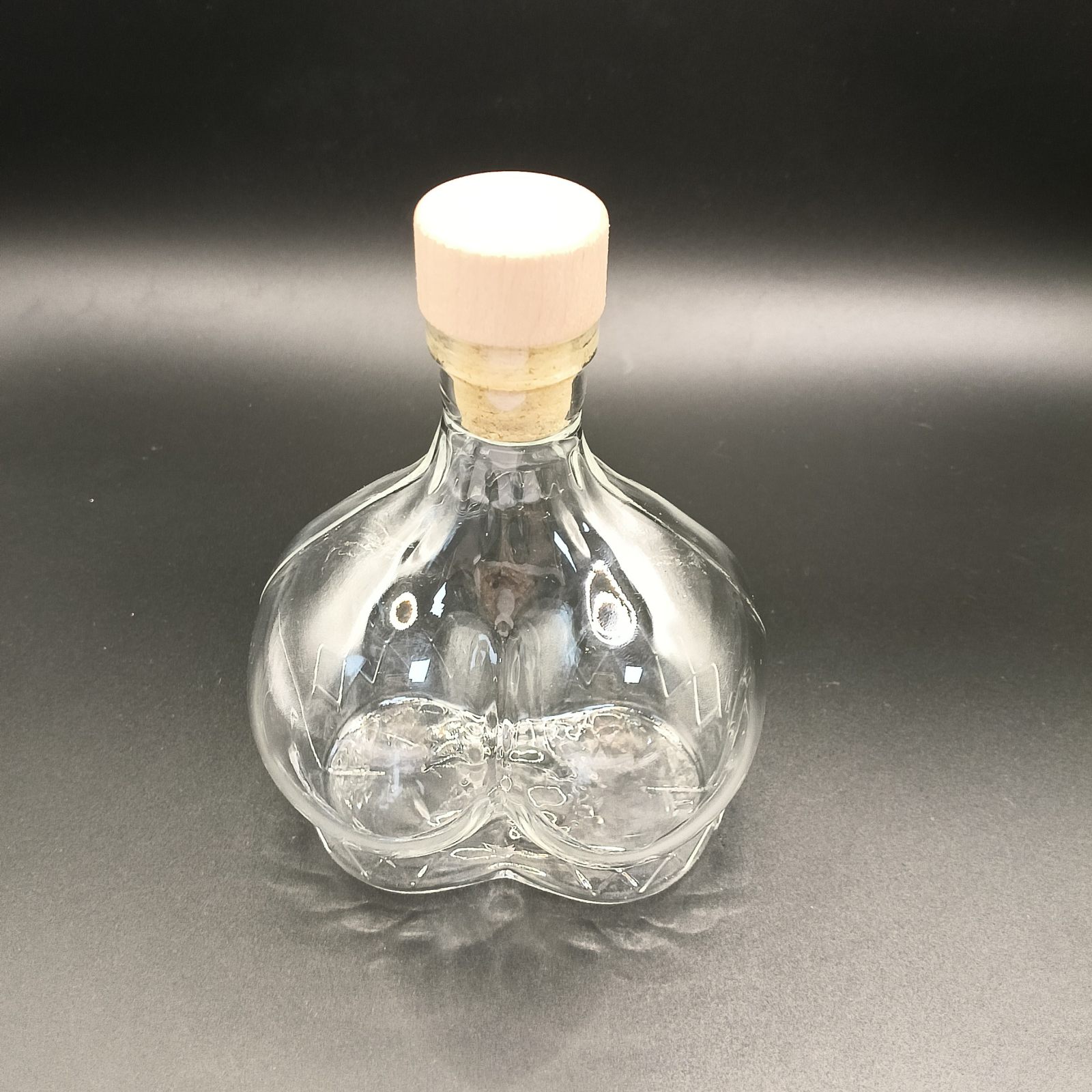 P-17，Butt shaped glass bottle