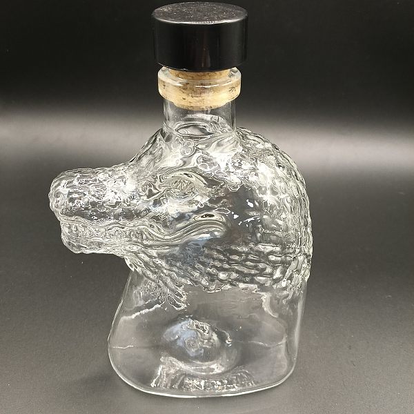 P-16，Crocodile shaped glass bottle