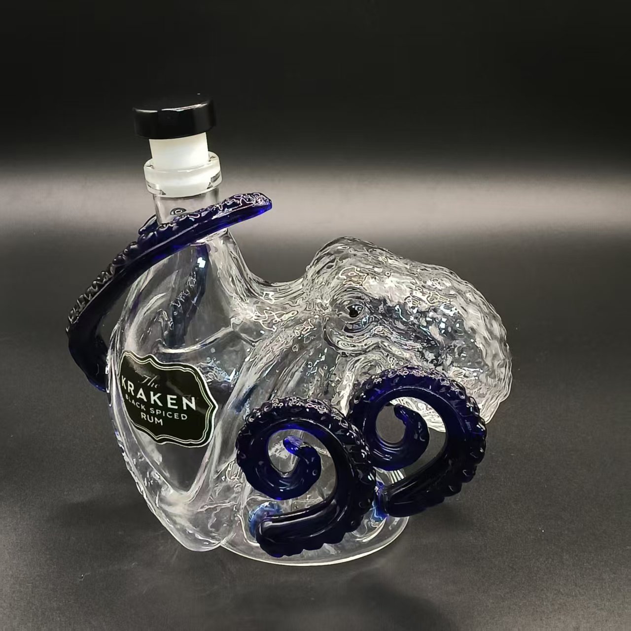 p-1，Octopus shape glass bottle