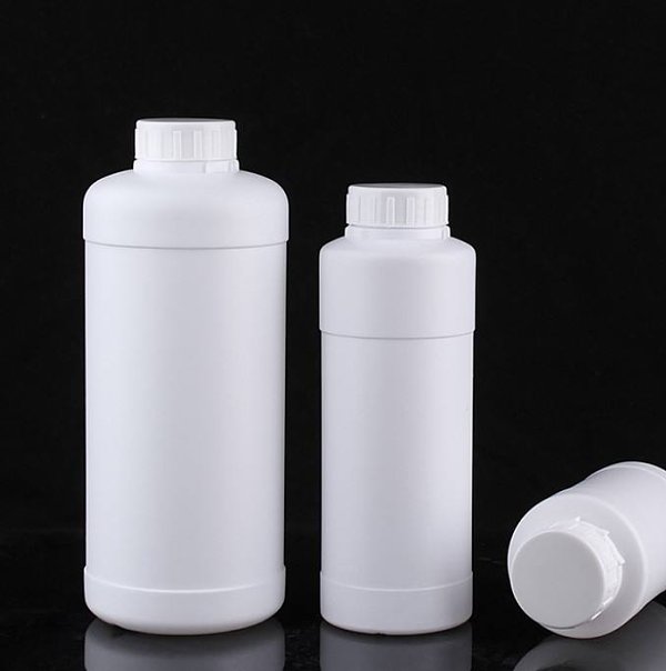 Plastic dispensing bottle