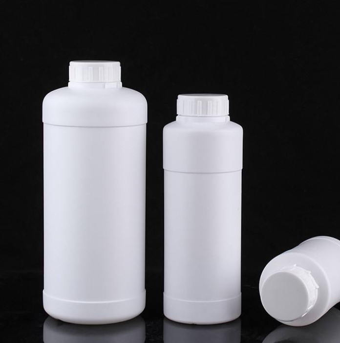 Plastic dispensing bottle