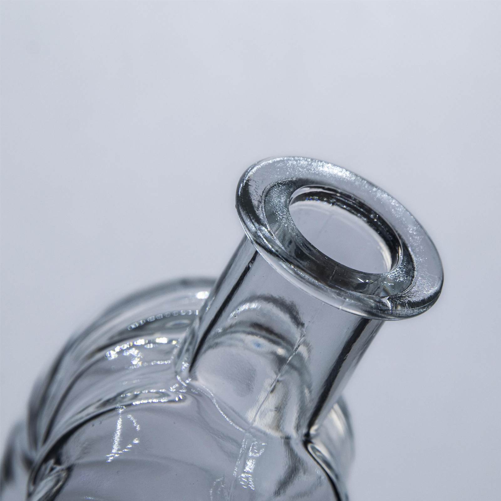 A3 700ml Shell Wave Relief Transparent Glass Bottle