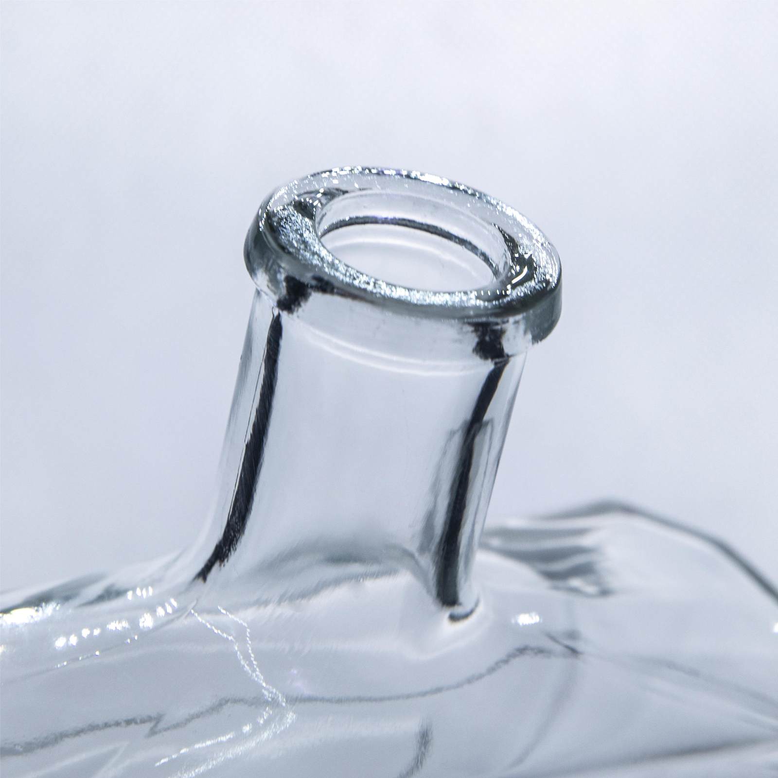 A5 700ml thick square brandy glass bottle