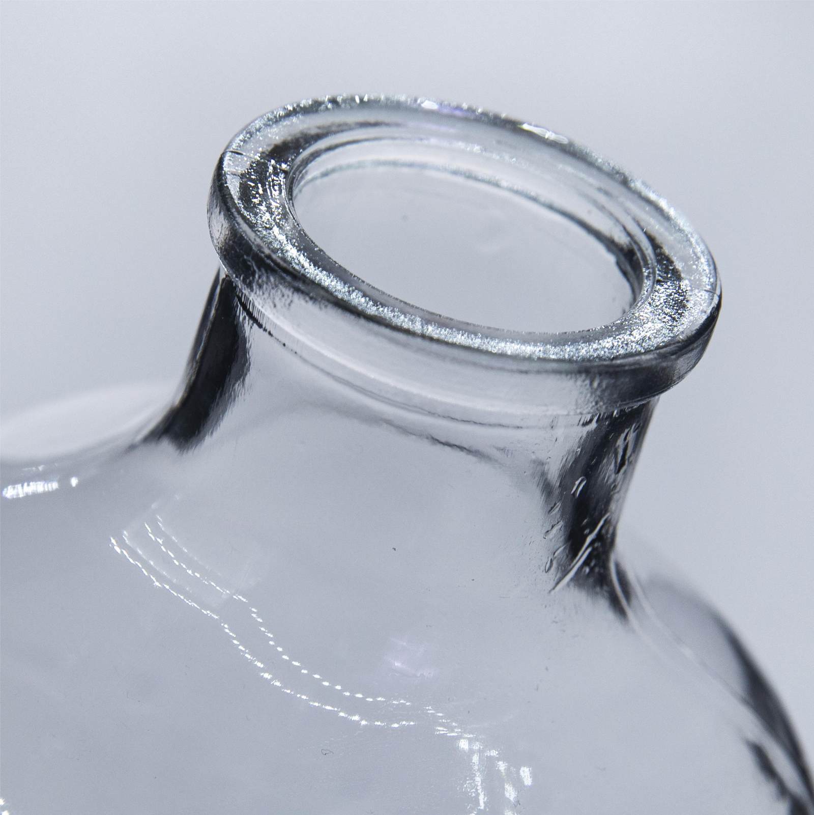 A12 550ml Transparent Glass Bottle for Slim Waist, Designed for Beauty