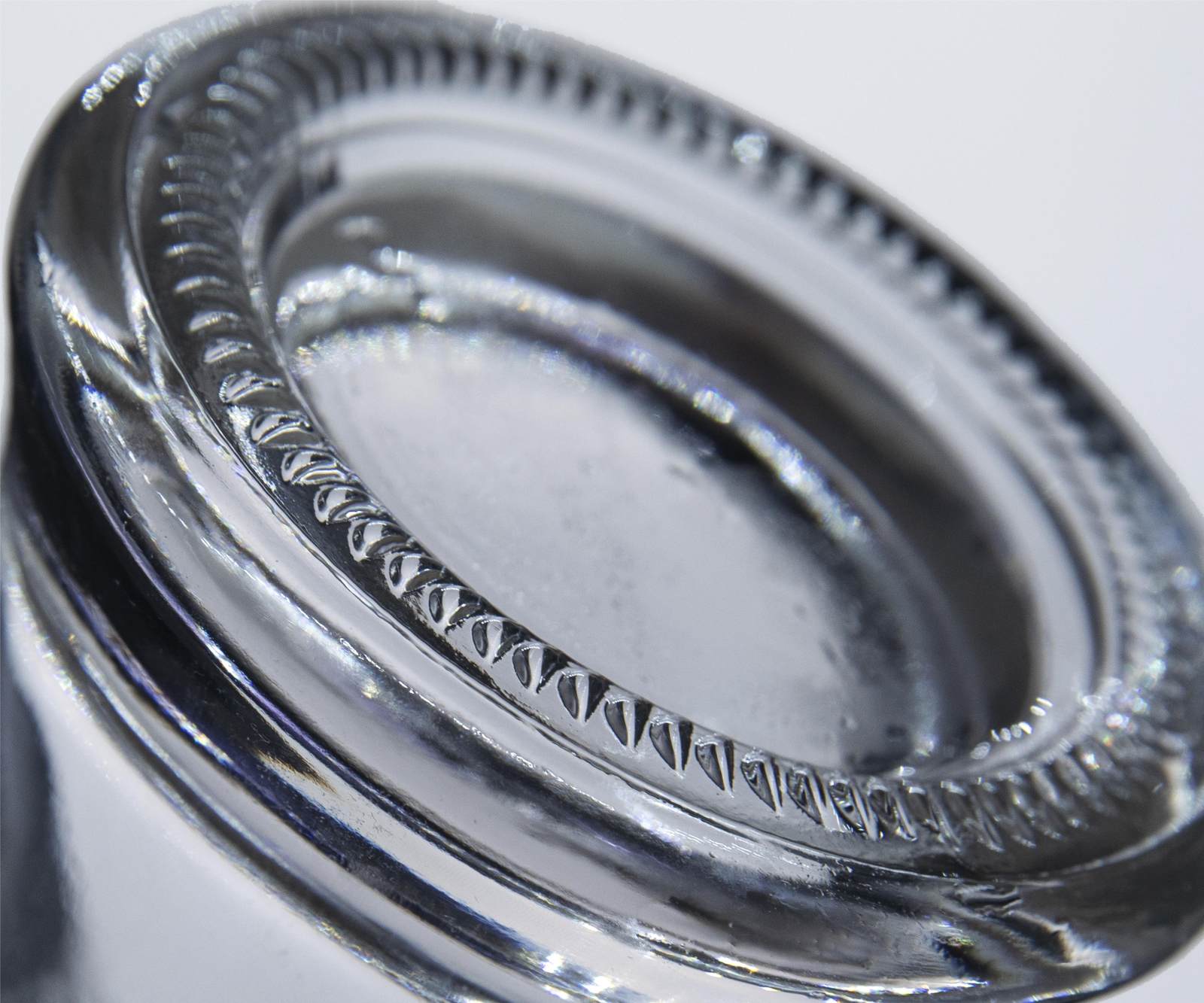 A12 550ml Transparent Glass Bottle for Slim Waist, Designed for Beauty