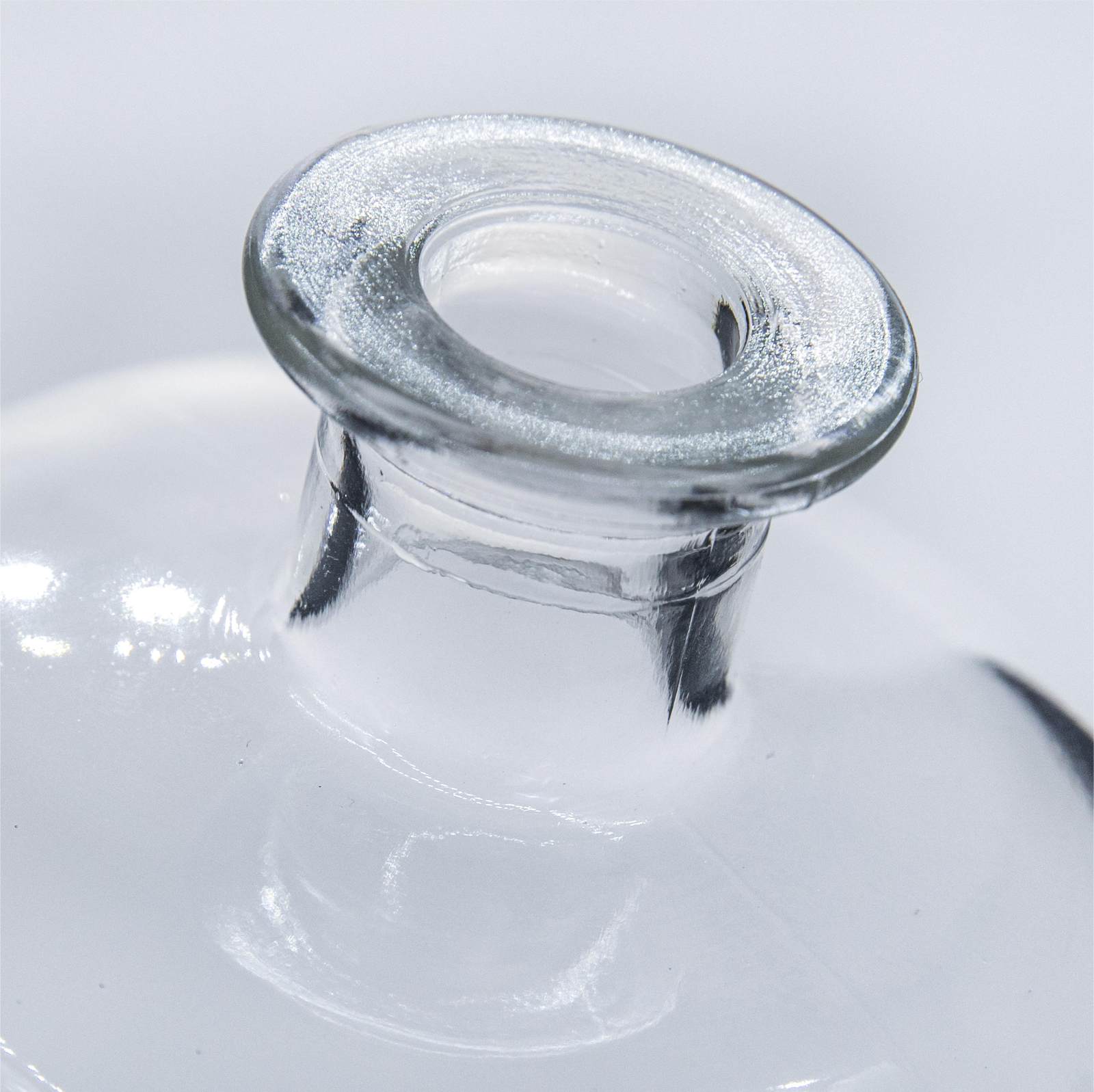 A7 750ml Simple Straight-Topped Transparent Glass Bottle