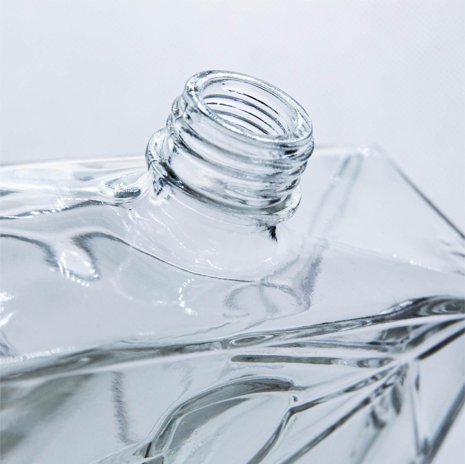 A20 Square Diamond Cut Liquor Glass Bottle