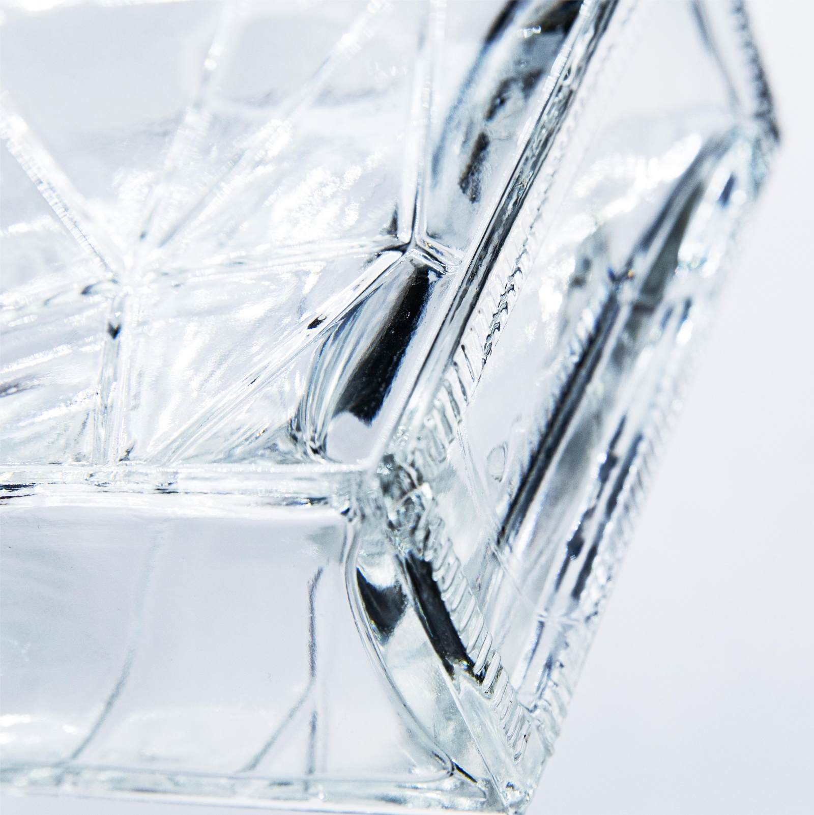 A20 Square Diamond Cut Liquor Glass Bottle