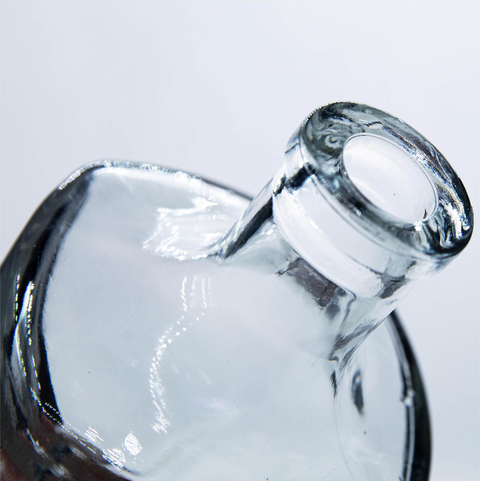 A21 Twisted Base Square Vodka Glass Bottle
