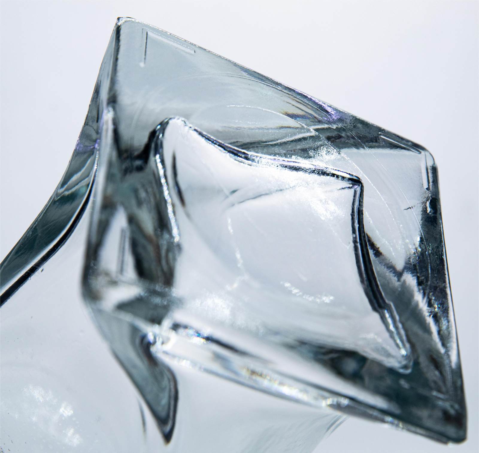 A21 Twisted Base Square Vodka Glass Bottle