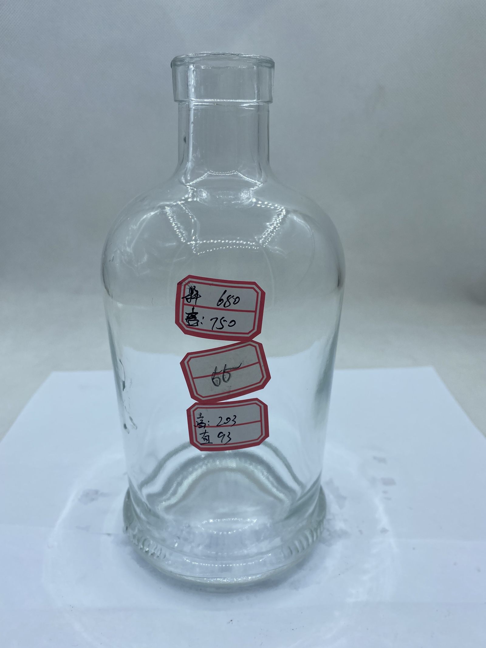 A32 Smooth cylindrical vodka bottle