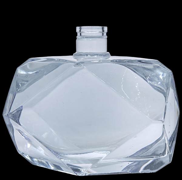 A39 Diamond Cut spirit glass bottle