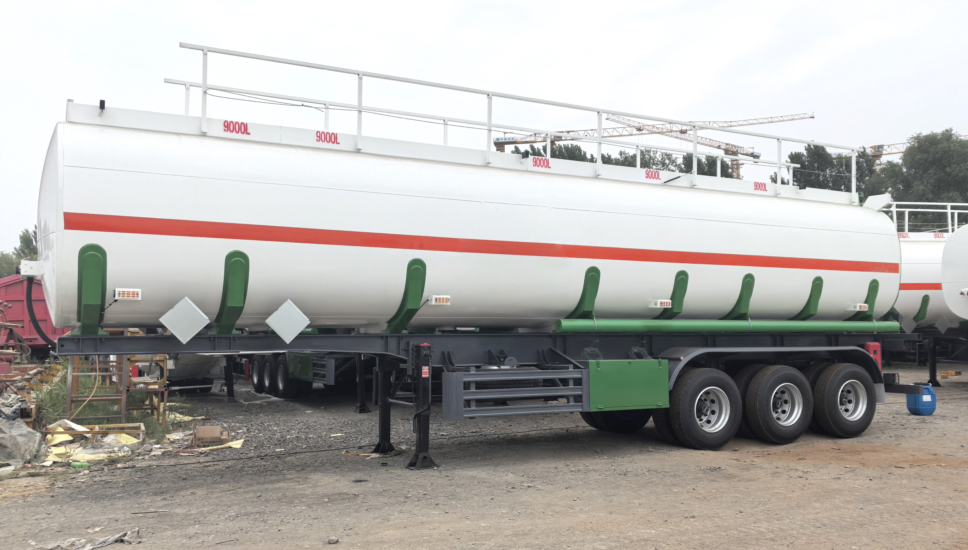 Remorque-citerne à carburant à poutre droite, 3 essieux, 45 m³, type séparé
