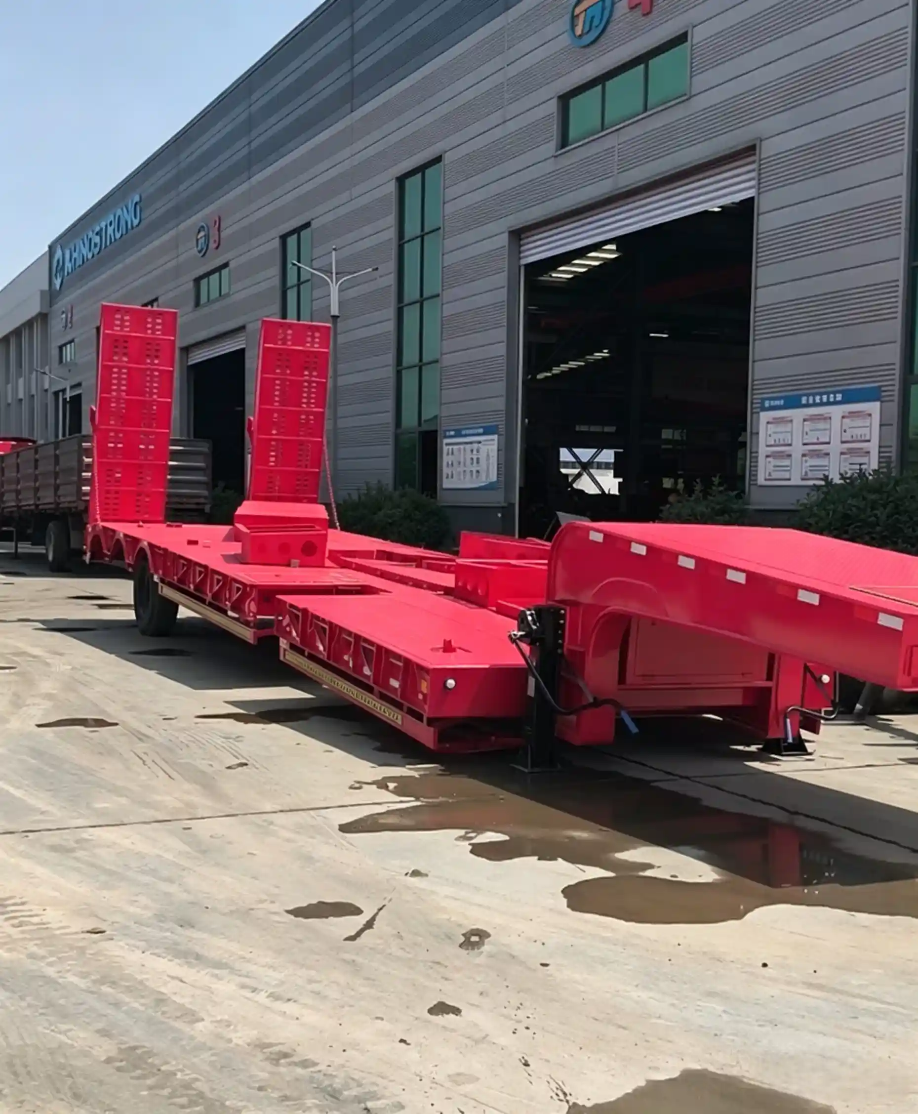 Semirreboque de plataforma baixa extensível de 3 eixos