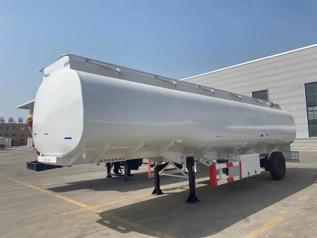 Semirreboque-tanque de combustível com pescoço de ganso de 3 eixos e 60000L
