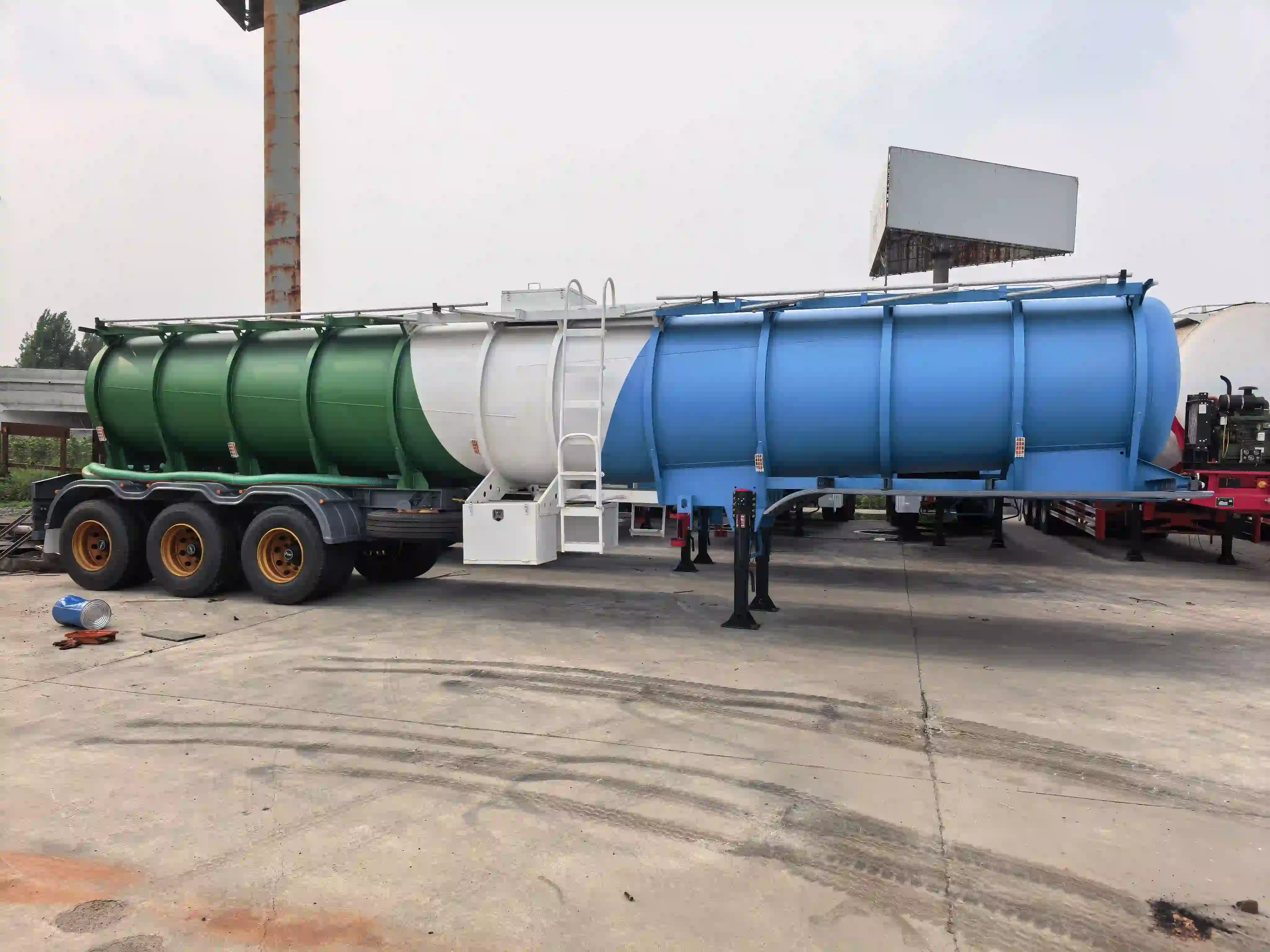 Semirreboque Tanque para Ácido de 3 Eixos e 22 CBM