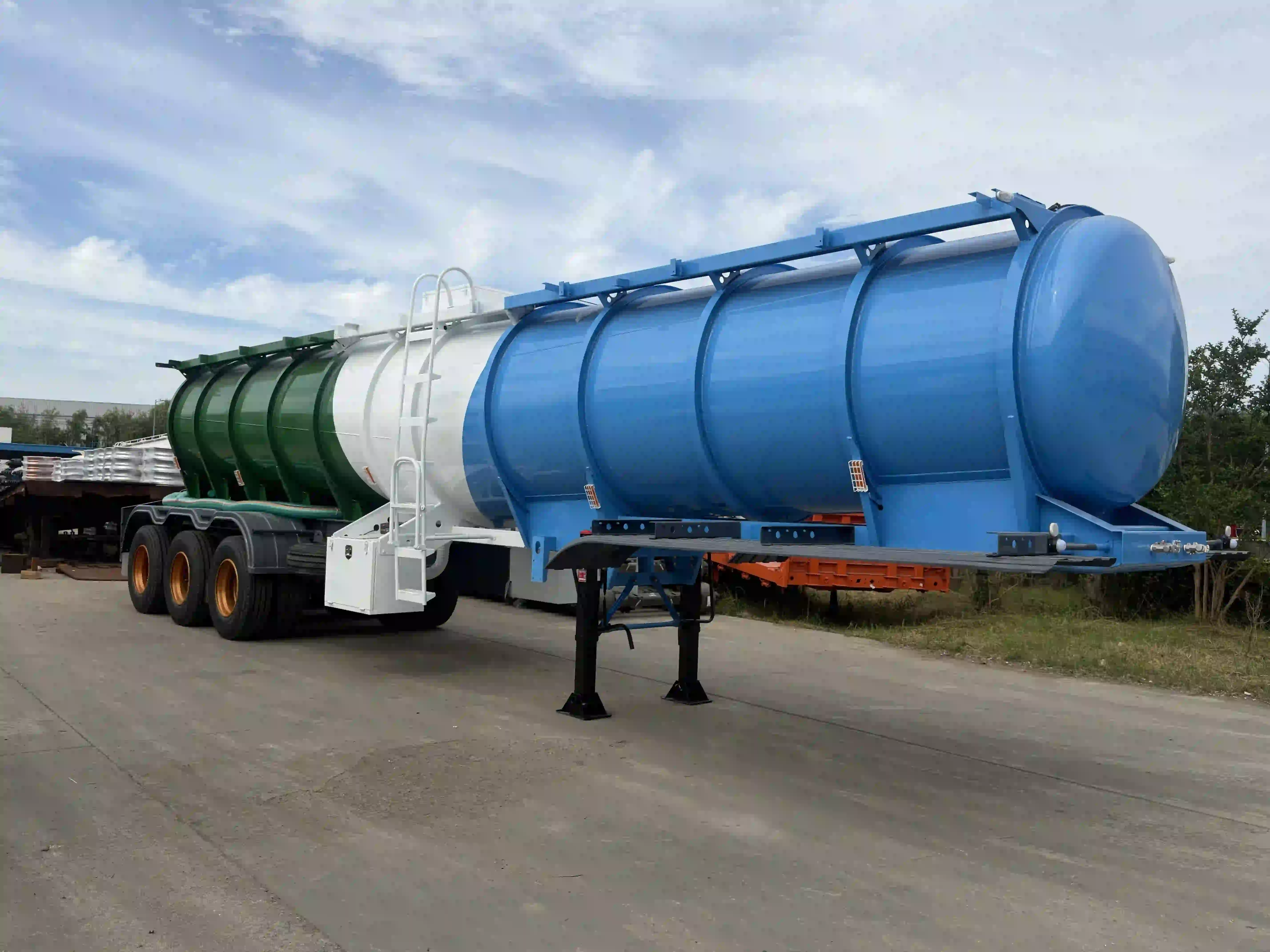 Semirreboque Tanque para Ácido de 3 Eixos e 22 CBM