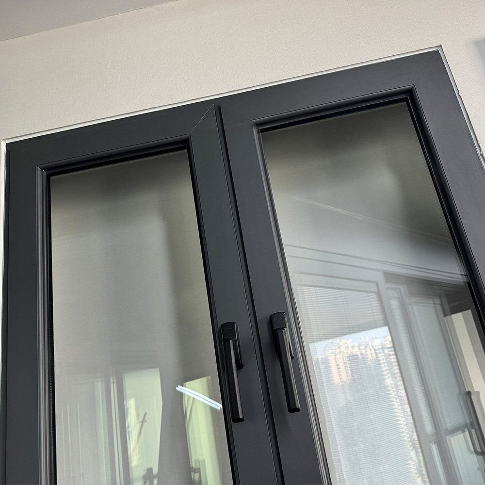 Narrow Frame Integrated Mesh Thermal Break Aluminium Casement Window